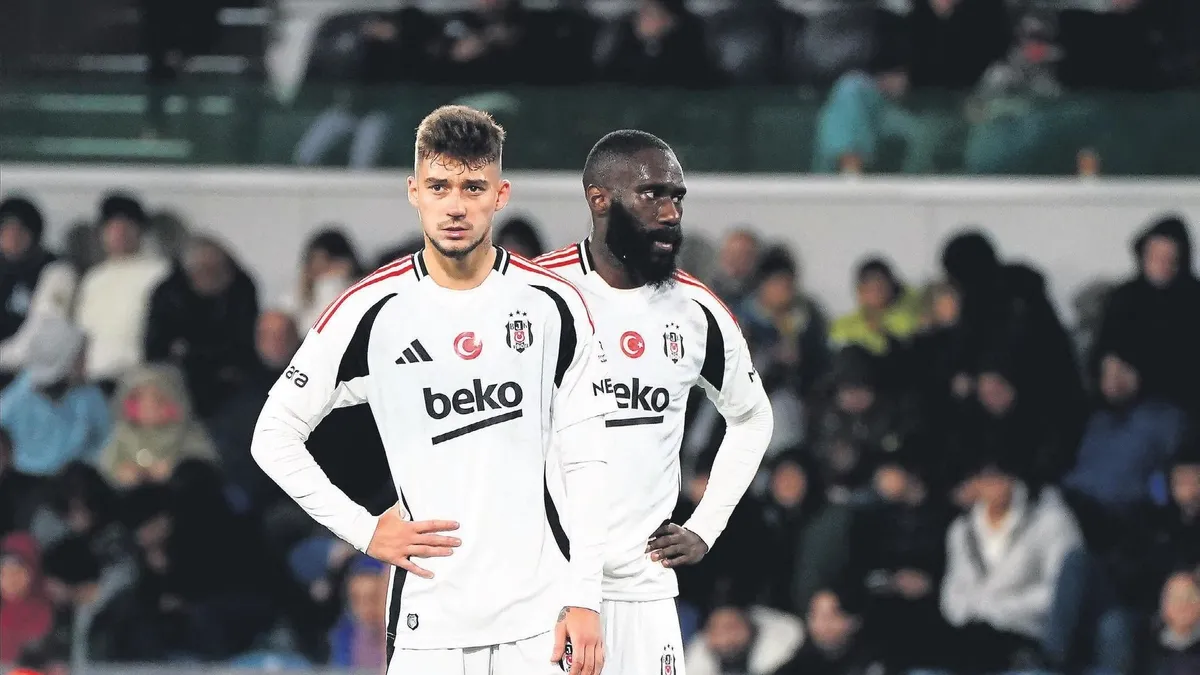 Başakşehir ile berabere kalan Beşiktaş 3 İstanbul takımına son 3 maçta toplam 8 puan kaybetti!