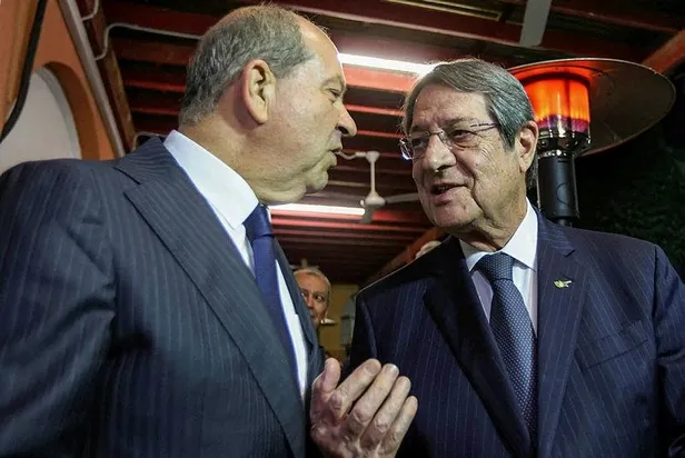 yesil-hat-uzerinde-dikkat-ceken-temas-kktc-cumhurbaskani-ersin-tatar-anastasiadis-ile-bir-araya-geldi-1670444893379.jpeg Yeşil Hat üzerinde dikkat çeken temas: KKTC Cumhurbaşkanı Ersin Tatar, Anastasiadis ile bir araya geldi-3