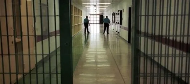 İlk hedef hapishaneler