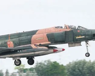 2 Fantom çarpıştı