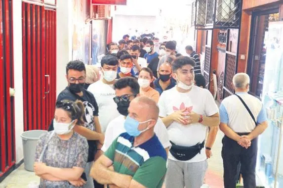 unutkan-pazari-1625950636111.jpeg İstanbul Havalimanı'nda unutulan eşyalar Avcılar'da satışa çıkartıldı-2