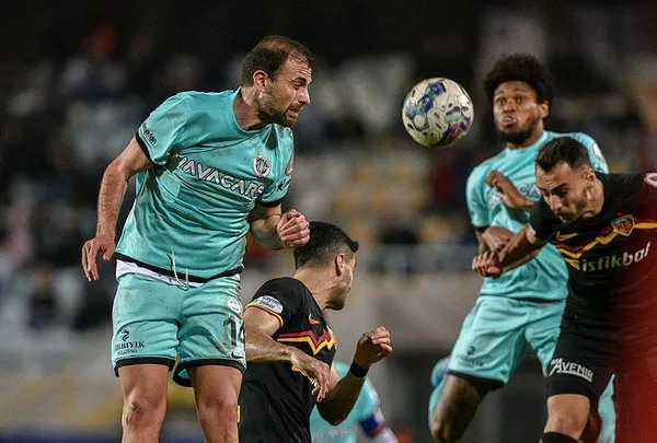 antalyaspor-evinde-kayserispora-boyun-egdi-antalyaspor-0-2-kayserispor-1673981567301.jpeg Antalyaspor evinde Kayserispor'a boyun eğdi! | Antalyaspor 0 - 2 Kayserispor-4