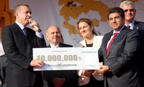 izmir-buyuksehir-belediyesi-35-bin-konut-bin-96sini-yeniledi-esenler-belediyesi-ise-98-bin-160-riskli-yapidan-56-binini-yeniledi-1604573307888.jpg İzmir Büyükşehir Belediyesi 35 bin konutun bin 96'sını yeniledi, Esenler Belediyesi ise 98 bin 160 riskli yapıdan 56 binini yeniledi-7