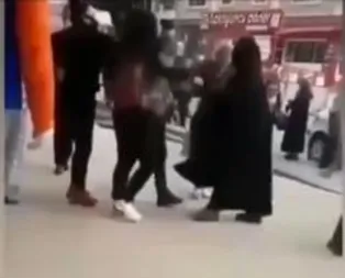 Çarşaflı kadına alçak saldırı! Soruşturma başlatıldı