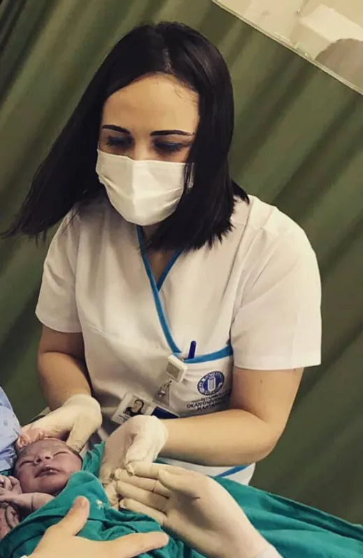 ikizlerini-odaya-kilitleyip-once-esini-vurdu-sonra-intihara-kalkisti-cocuklar-bulundugunda-titriyorlardi-1644217569919.jpg İkizlerini odaya kilitleyip önce eşini vurdu sonra intihara kalkıştı! Çocuklar bulunduğunda titriyorlardı-4