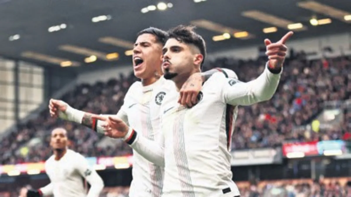 Chelsea Burnley’yi 2-0 yendi! Pedro Neto ve Enzo Fernandez fileleri sarstı