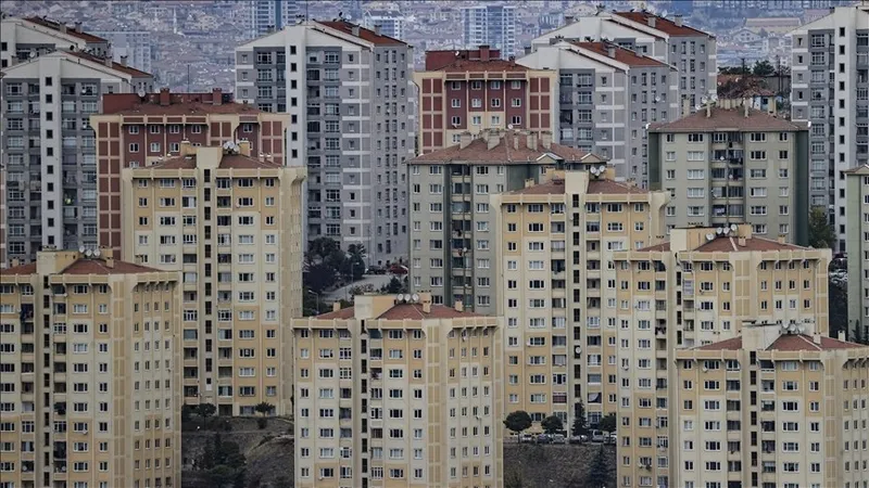 yarisi-bizden-kampanyasi-tam-gaz-devam-ediyor-89-bin-bagimsiz-bolum-donusuyor-1773695469731.jpeg Yarısı Bizden kampanyası tam gaz devam ediyor | 89 bin bağımsız bölüm dönüşüyor-13