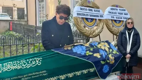 Bunun yanı sıra herkesin cenazesine koşan bir insanım. Benim en sevdiğim annelerinin cenazesinde yanlarında olduğum benim artık sanatçı ve insan olarak kabul...