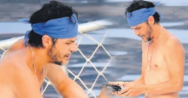 Mehmet Günsür ailesi ile tekne tatilinde görüntülendi! Denize yaptığı atlayışlarla “Her yerde artist” dedirtti