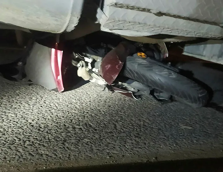 Feci kaza! TIR’ın altında kaldı