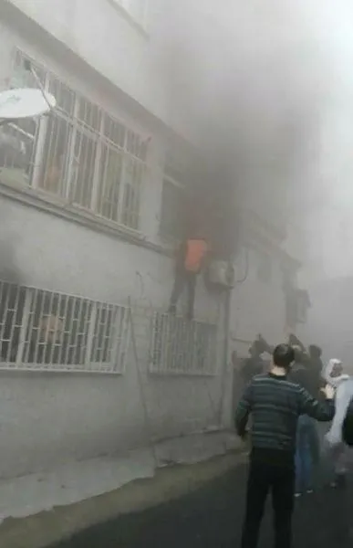 Fatih'te can pazarı: Pencereden atladılar!-2