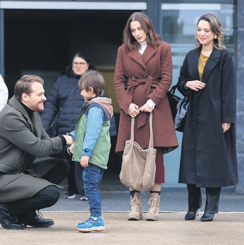 Yakınlaşmaktan çekiniyor