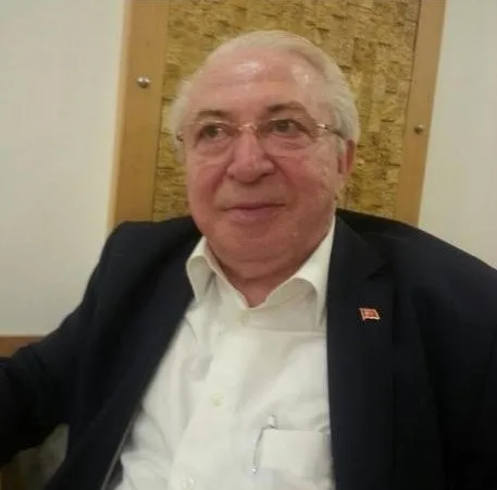 telefon-dolandiricilarinin-son-kurbani-yazar-mehmet-toplu-ne-mutlu-turkum-diyene-parolasiyla-yarim-milyonu-tes-1664691577349.jpg Telefon dolandırıcılarının son kurbanı yazar Mehmet Toplu! 'Ne Mutlu Türküm Diyene' parolasıyla yarım milyonu teslim etti-6