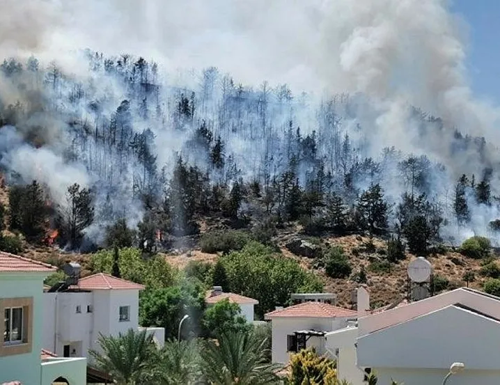 Bir yangın da KKTC’de! Alevler içinde kaldı