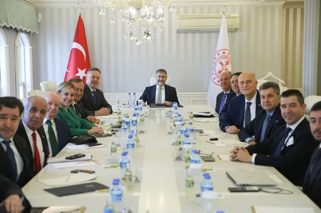 Bakan Nureddin Nebati'den önemli temaslar! TİM, OYDER ve İMEAK üyeleriyle bir araya geldi