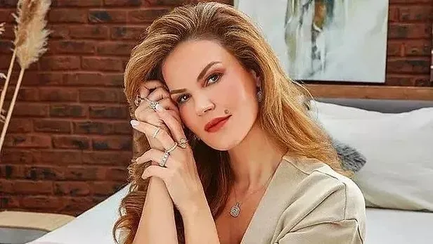 cannes-film-festivali-giden-merve-dizdar-kiyafetiyle-alay-konusu-oldu-unlu-oyuncudan-rest-igrenc-rezil-berbat-1685057419420.jpeg Cannes Film Festivali giden Merve Dizdar kıyafetiyle alay konusu oldu! Ünlü oyuncudan rest: İğrenç, rezil, berbat...-16