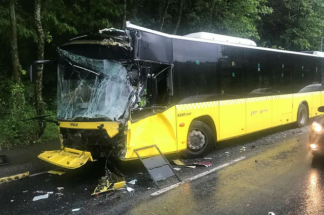 İstanbul Sarıyer'de belediye otobüsleri çarpıştı