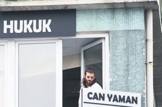 Can Yaman Bebek'teki hukuk bürosunda görüldü