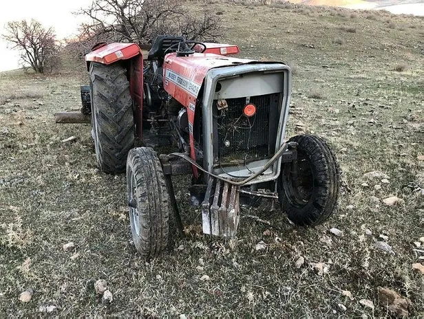 elazigda-traktor-sarampole-yuvarlandi-1-kisi-hayatini-kaybetti-1638558439913.jpeg Elazığ'da traktör şarampole yuvarlandı! 1 kişi hayatını kaybetti-1