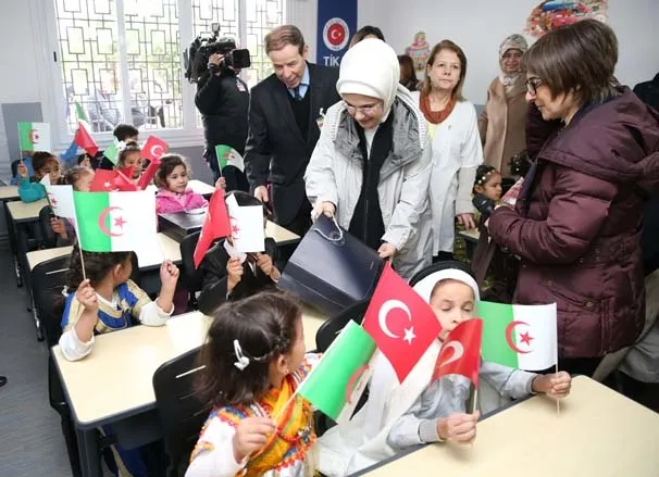 Emine Erdoğan, ismini taşıyan anaokulu ve çocuk parkının açılışına katıldı-2