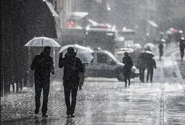 İstanbul için alarm verildi! Sel, su baskını, yıldırım uyarısı! Kuvvetli ve gök gürültülü sağanak başladı | Bugün hava nasıl olacak?