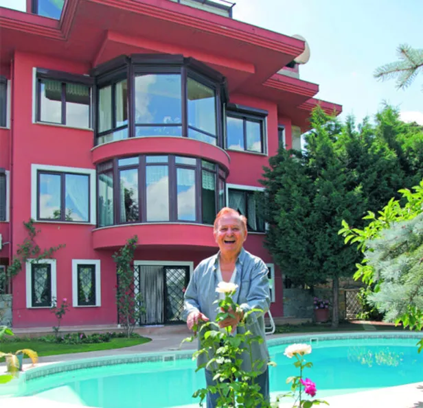 Seyfi Dursunoğlu'nun mirasını kimlere bıraktığı resmi olarak açıklandı! Huysuz Virjin evindeki yardımcısını da unutmadı-2