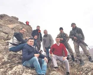 O tepeye gittik bayrağı diktik