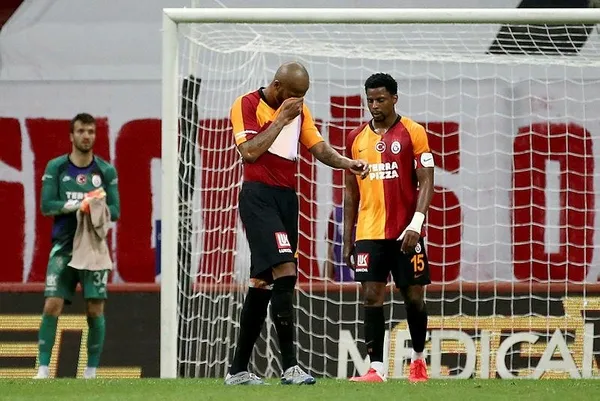 sampiyonluk-derken-avrupa-bile-tehlikede-iste-4-maddede-galatasarayin-cokusu-1594079902225.jpeg Şampiyonluk derken, Avrupa bile tehlikede: İşte 4 maddede Galatasaray'ın çöküşü-1