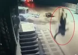 İstanbul Ümraniye'de korkunç kaza! Motosikletteki yolcunun metrelerce havaya fırladığı anlar kamerada |Video