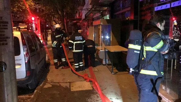 Kocaeli’nin İzmit ilçesinde doğalgaz patladı! Bütün bina sokağa döküldü-2