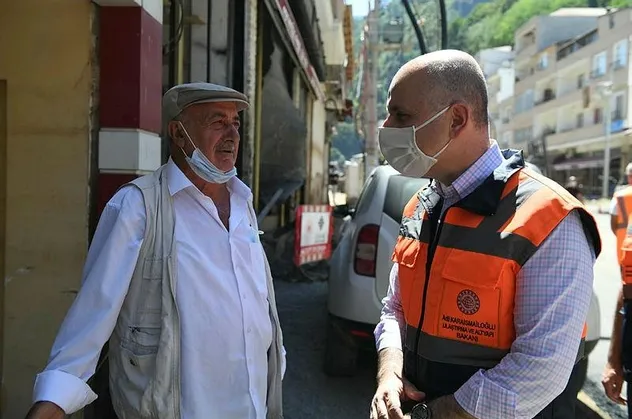 Ulaştırma ve Altyapı Bakanı Karaismailoğlu, selin vurduğu Dereli ilçesinde incelemelerde bulundu!