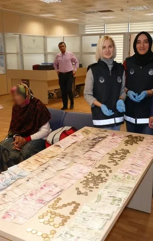 Trabzon'da dilencinin üzerinden çıkan para şoke etti!