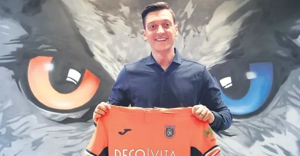 Fenerbahçe’den ayrılan Mesut Özil, Başakşehir’e imza attı