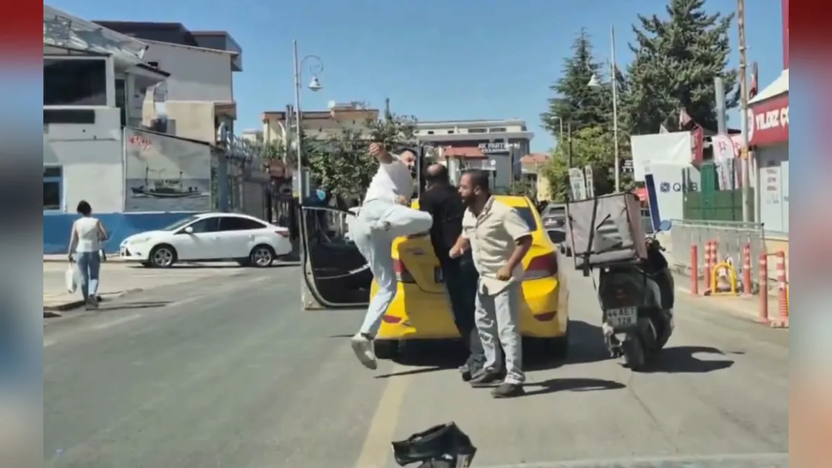Malatya'da yol verme tartışmasında taksi şoförü ile kurye yumruklaştı