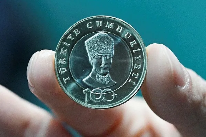 5-liralik-madeni-para-yalani-patladi-chp-yandaslarinin-ataturk-algisi-bosa-cikti-1703063441174.jpeg 5 liralık madeni para yalanı patladı! CHP yandaşlarının "Atatürk" algısı boşa çıktı-7