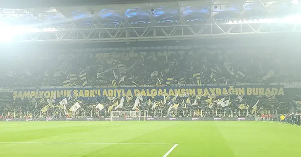 Fenerbahçe taraftarlarından derbide futbolculara şampiyonluk mesajı