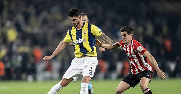 Fenerbahçe tribünlerinden Samet Akaydin protestosu! Yıldız futbolcu taraftarları çileden çıkardı