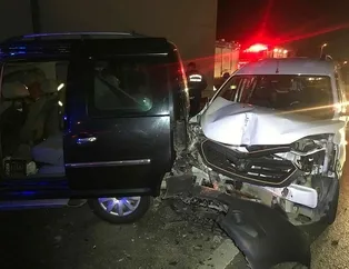 Zeytinburnu’nda kaza! Turistlerin olduğu araç...