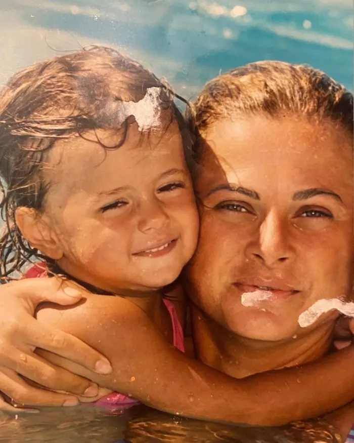 bez-bebekin-pompirikyasiydi-elif-ceren-balikcidan-kahreden-paylasim-yillar-gecse-de-aklim-hala-gittigin-o-gund-1705843812587.jpg Bez Bebek'in Pompirikya'sıydı! Elif Ceren Balıkçı’dan kahreden paylaşım! “Yıllar geçse de aklım hala gittiğin o günde...”-6