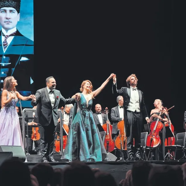 Yıldızlar mühendis kızlar için sahnede!