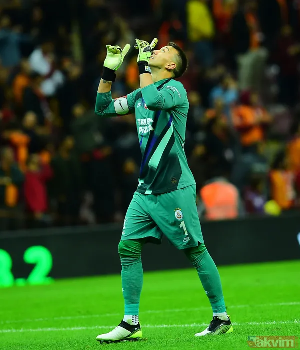 Muslera kalesinde devleşti! Sosyal medyada yer yerinden oynadı... - 1