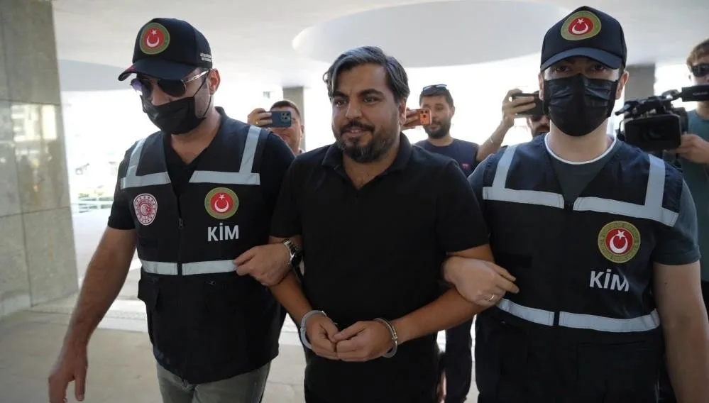 arif-kocabiyikin-kacis-plani-tir-dorsesinde-bitti-aylar-onceki-norvece-kactim-yalani-yeniden-gundemde-provokat-1788272572806.jpeg Arif Kocabıyık’ın kaçış planı TIR dorsesinde bitti! Sosyal medya provokatörü tutuklandı: İfadesi Takvim'de!-3