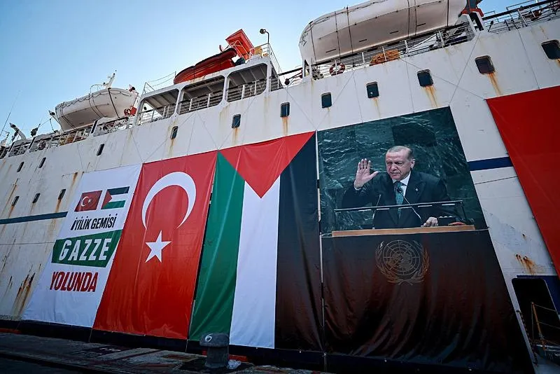 Gazze'ye ulaştırılacak insani yardım malzemeleri ʺİyilik Gemisiʺne yüklendi. (AA)