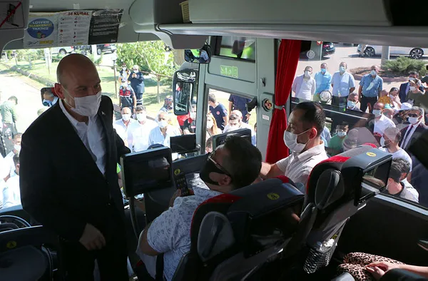 icisleri-bakani-suleyman-soylu-trafik-denetimine-katildi-tek-amacimiz-kazalari-en-az-seviyeye-indirebilmek-1596122962170.jpg