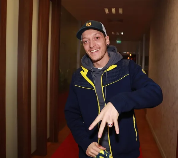 Mesut Özil Fenerbahçe için para basacak: Yıldız futbolcu yeni takımına bereketiyle geliyor!-2