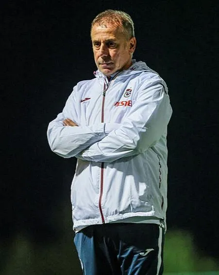 abdullah-avci-trabzonsporun-yeniden-havaya-girmesini-istiyor-1697405449662.jpeg Abdullah Avcı Trabzonspor'un yeniden havaya girmesini istiyor!-4