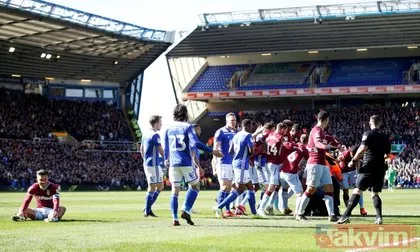 Birmingham - Aston Villa maçına damga vuran olay! Jack Grealish yumruklu saldırı