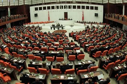 Başbakan Davutoğlu’nun masasındaki son anket