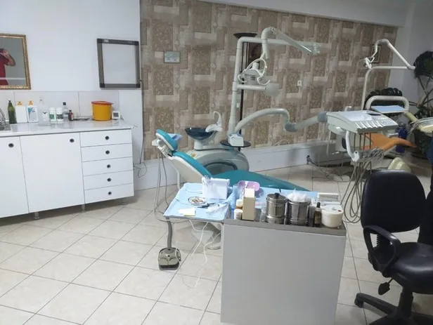 kocaelide-sok-operasyon-olen-dis-hekimi-adina-muayenehane-isletmisler-1602409661602.jpg Kocaeli'de şok baskın! Ölen diş hekimi adına muayenehane işletmişler-3