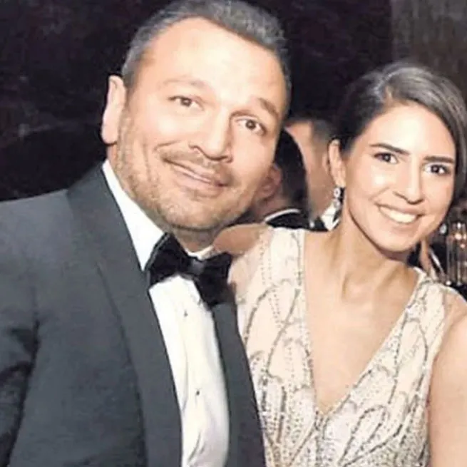 guldur-guldurun-onur-buldunun-sessiz-sedasiz-evlendigi-ogretmen-esine-bakin-kizinin-annesi-hayran-birakti-cok-1724245034932.jpg Güldür Güldür’ün Onur Buldu’nun sessiz sedasız evlendiği öğretmen eşine bakın! Kızının annesi hayran bıraktı: “Çok güzel bir aile”-10